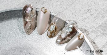 筆一本で奥行き天然石アート
